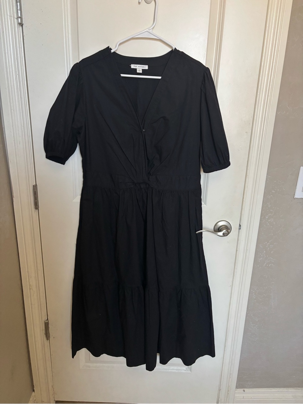Free Assembly Black V-Neck Tiered Midi Dress - Classic Puff Sleeve Style